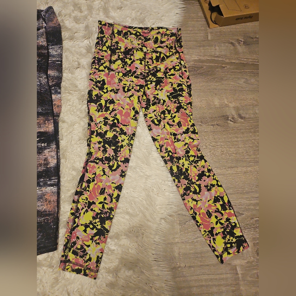 Lululemon 2 pairs leggings size 6